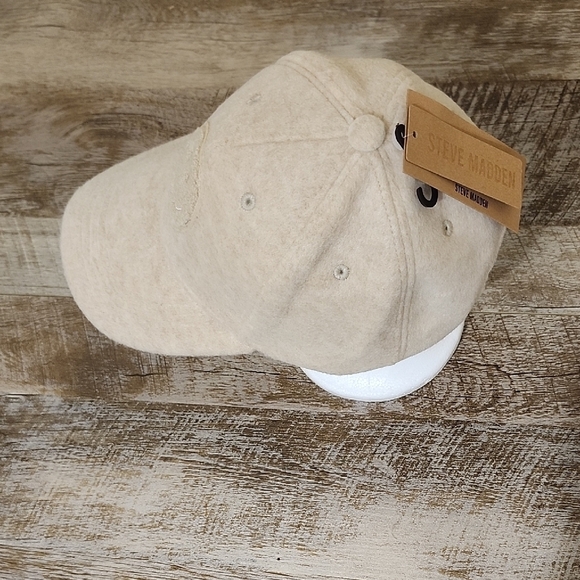 Steve Madden Cream Smiley Face Hat - Picture 6 of 6